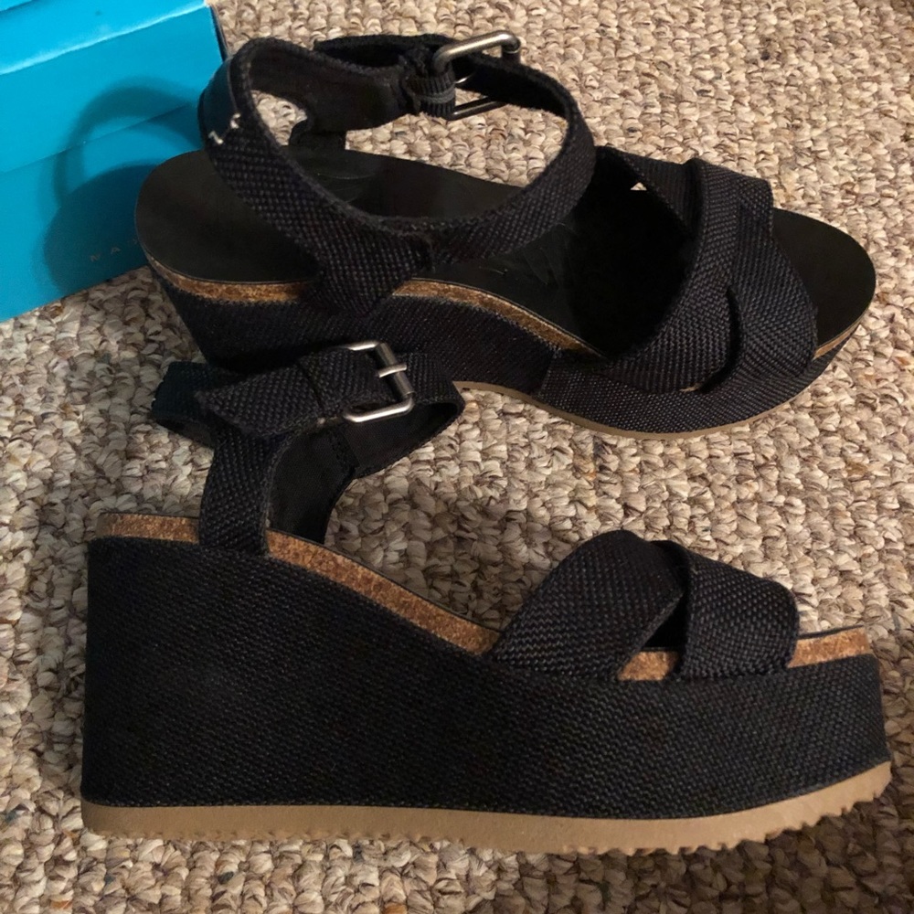 Black cork wedges